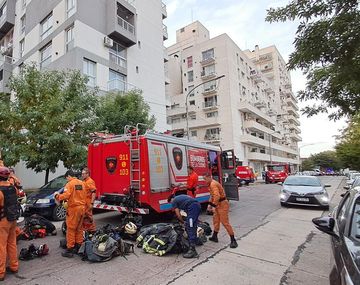 Derrumbe en Parque Patricios: vecinos abrazan el edificio y exigen respuestas