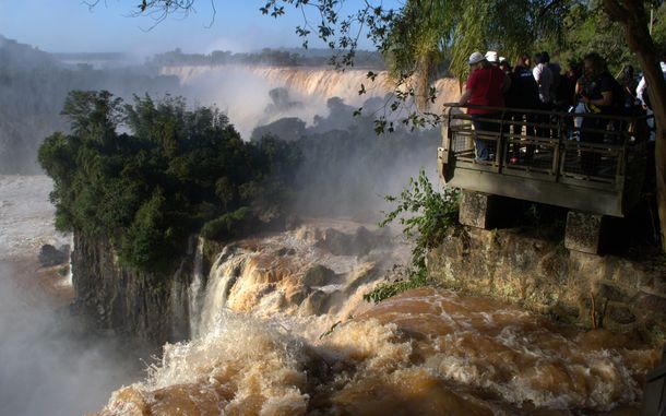 Reabrieron las Cataratas y miles de turistas disfrutan de su vista