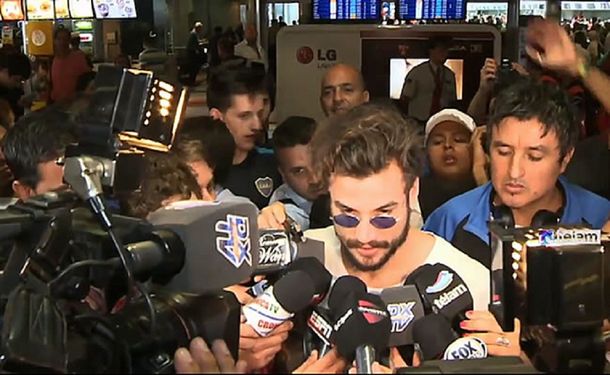 En medio del escándalo, Daniel Osvaldo viajó a Italia