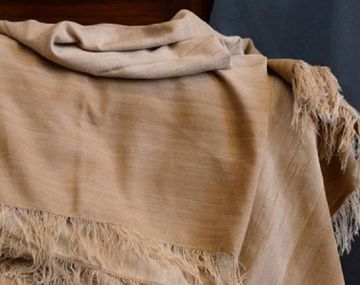 La manta para Obama cuesta $50 mil pesos y tardaron un año en hacerla