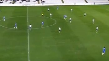 insolito reclamo en espana: los jugadores se quedaron parados en pleno partido insolito reclamo en espana: los jugadores se quedaron parados en pleno partido