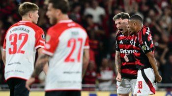 Parecía que lo goleaban pero quedó vivo: Estudiantes cayó solo 2-1 con Flamengo