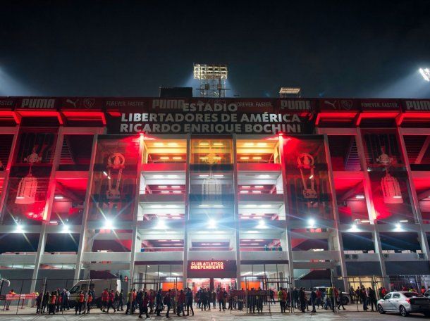  se partió otra tribuna de la cancha de Independiente