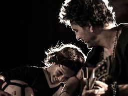 ricardo arjona presenta a su hijo en un nuevo videoclip: mira su sorpresiva aparicion ricardo arjona presenta a su hijo en un nuevo videoclip: mira su sorpresiva aparicion