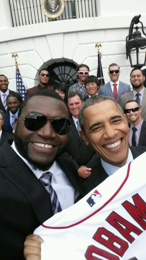 La Casa Blanca se quejó por una selfie de Obama y un jugador de baseball