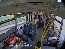 video: un colectivero se quedo dormido y provoco un brutal choque video: un colectivero se quedo dormido y provoco un brutal choque