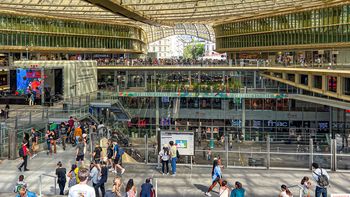 horror en paris: cuatro hombres violaron a una nena de 13 anos en el bano de un reconocido restaurante horror en paris: cuatro hombres violaron a una nena de 13 anos en el bano de un reconocido restaurante