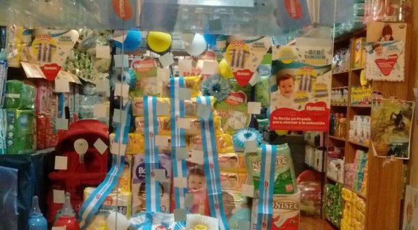 Un local regala pañales en estos tiempos difíciles: Si lo necesitás, llevalo