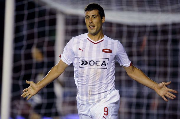 Independiente se floreó en Avellaneda, goleó a Lanús y sueña