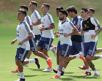 Scaloni mantiene la incógnita y pararía el mismo equipo para enfrentar a Paraguay