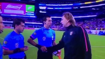 gareca felicito al arbitro luego del gol con la mano ante brasil: impecable, impecable gareca felicito al arbitro luego del gol con la mano ante brasil: impecable, impecable