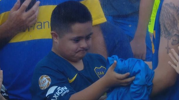 Santi con la camiseta de Andrada