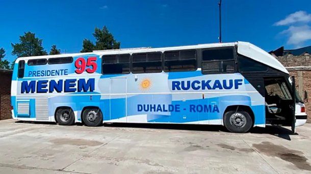 Sale a subasta el Menemóvil con el que Menem y Ruckauf recorrieron el país en la campaña de 1995