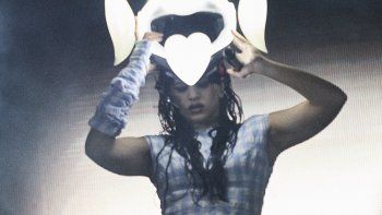 rosalia, chano con tan bionica y una perla del lineup sacudieron el lollapalooza: floja noche de drake rosalia, chano con tan bionica y una perla del lineup sacudieron el lollapalooza: floja noche de drake