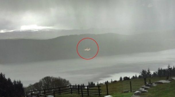 Creen haber visto un OVNI sobrevolando el enigmático lago Ness de Escocia