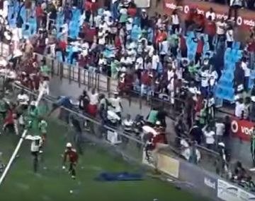 Los hinchas no se bancaron la goleada en contra