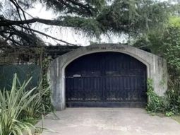 Detrás del portón negro, la fortaleza del Indio Solari Detrás del portón negro, la fortaleza del Indio Solari
