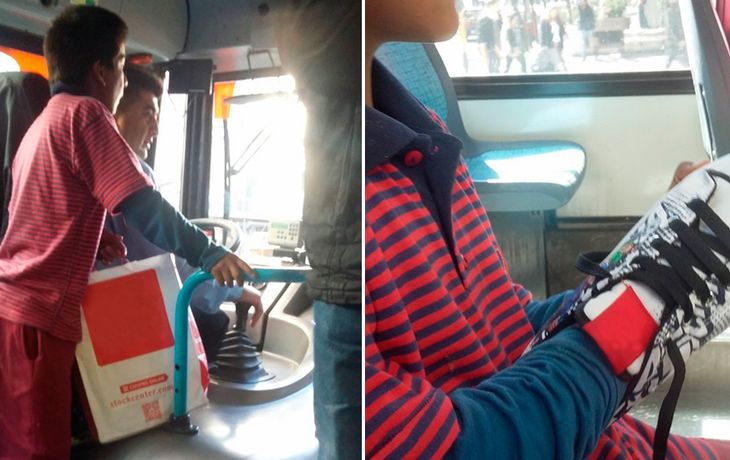 Le regaló un par de zapatillas a un nene