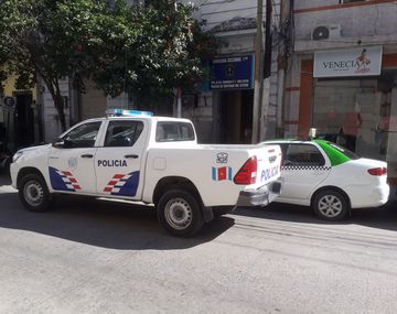 Te hiciste las tetas con la plata de mi marido: violenta pelea en pleno centro