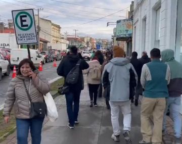Chile activó su protocolo ante la alerta de tsunami y evacuó las zonas costeras