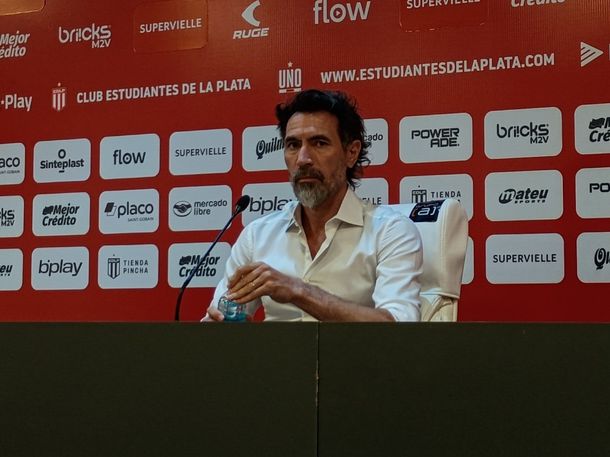 El cruce que tensó la conferencia de Eduardo Domínguez tras el triunfo de Estudiantes