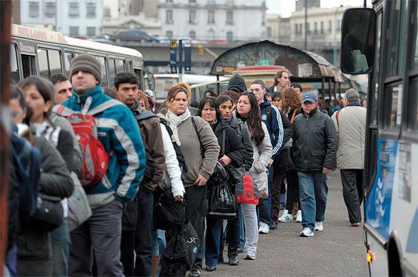 En el quinto día de paro crece el trastorno para los pasajeros