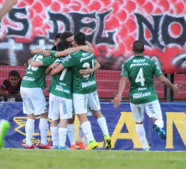 Sarmiento derrotó a Colón en el Cementerio de los Elefantes