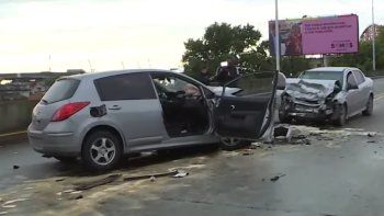 fuerte choque entre dos autos en puente nicolas avellaneda dejo cuatro heridos fuerte choque entre dos autos en puente nicolas avellaneda dejo cuatro heridos