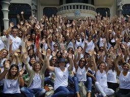 cientos de mujeres caminaron en argentina y otros 86 paises para impulsar el liderazgo femenino cientos de mujeres caminaron en argentina y otros 86 paises para impulsar el liderazgo femenino