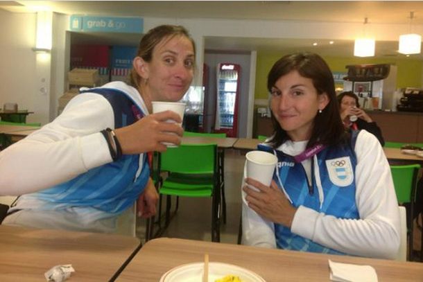 La Villa Olímpica comienza a teñirse de celeste y blanco