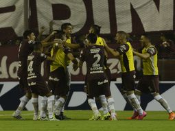 Lanús derrotó a Banfield y se afianza