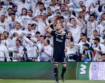 El volante Ziyech celebra su tanto