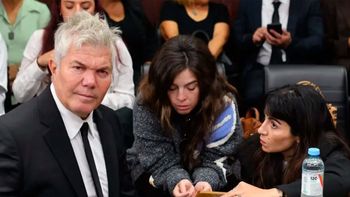 Fernando Burlando junto a Dalma y Gianinna Maradona. Fernando Burlando junto a Dalma y Gianinna Maradona.