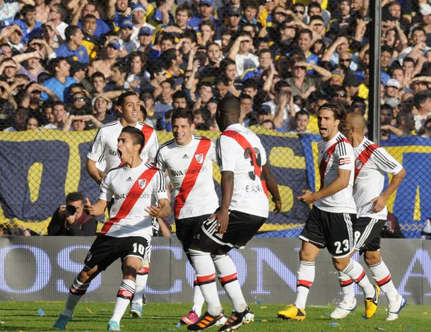 Lanzini y el gol más rápido en la historia del Superclásico