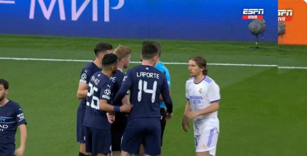 Real Madrid-Manchester City: fuerte cruce entre Luka Modric y Laporte