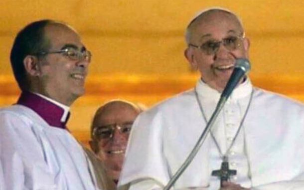 Guillermo Karcher junto al papa Francisco. Guillermo Karcher junto al papa Francisco.