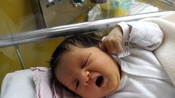 una agente de policia federal que custodia a beba hallada en recoleta quiere adoptarla una agente de policia federal que custodia a beba hallada en recoleta quiere adoptarla