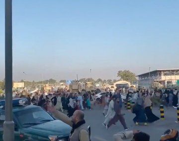 Afganistán: estremecedor video de disparos en el aeropuerto de Kabul