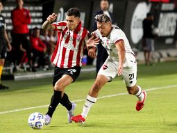 Estudiantes, que terminó con dos expulsados, igualó 1-1 de local con Newells