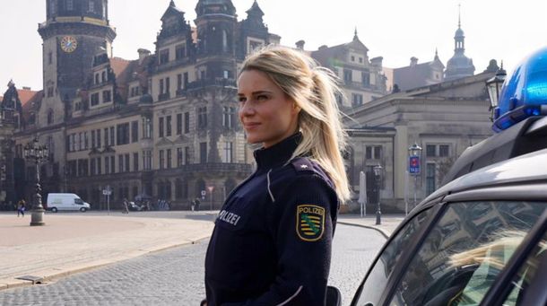 Encuentran a la oficial de Policía más bella de Alemania y es famosa en la web