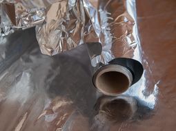 El truco con papel de aluminio que mejora el lavado en el lavarropas: como es el paso a paso El truco con papel de aluminio que mejora el lavado en el lavarropas: como es el paso a paso