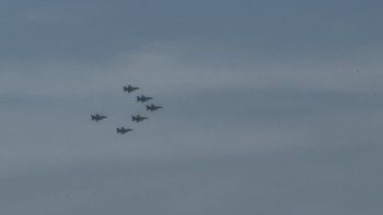 asi fue el vuelo rasante de los aviones de combate f-16 sobre caba asi fue el vuelo rasante de los aviones de combate f-16 sobre caba