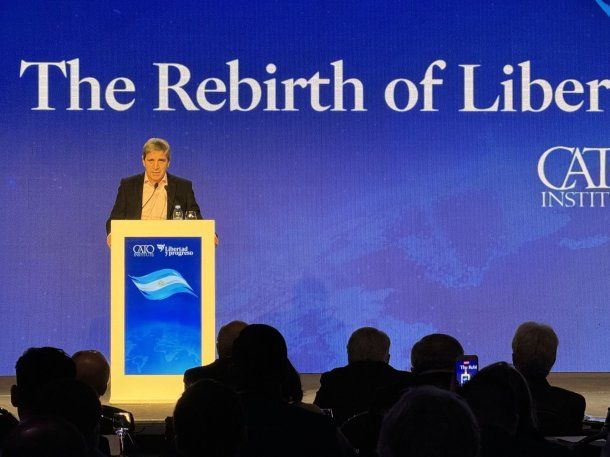 El ministro de Econom&iacute;a, Luis Caputo