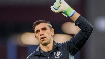 dibu martinez vuelve a ser nominado al the best como mejor arquero del mundo dibu martinez vuelve a ser nominado al the best como mejor arquero del mundo