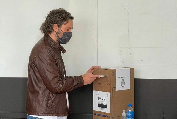Votó Santiago Cafiero y destacó que las elecciones muestran que se está superando la pandemia