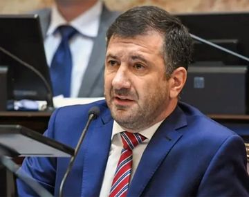 El senador Edgardo Kueider está detenido con prisión domiciliaria en Paraguay, acusado de lavado de dinero.