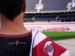 El club que presentó su nueva camiseta inspirada en River: los detalles