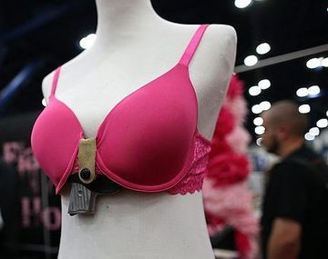 Presentan corpiños para guardar armas en Estados Unidos