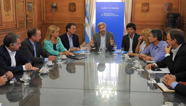 Intendentes bonaerenses del PJ reclamaron a Frigerio por la Coparticipación