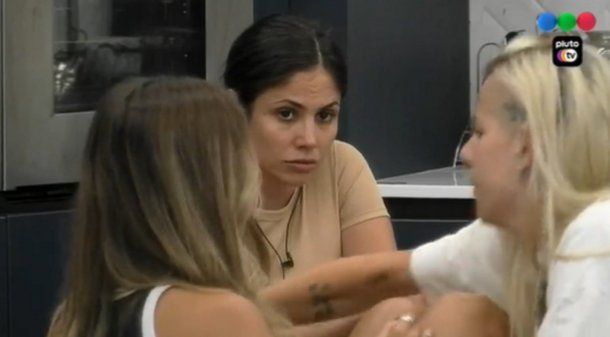Gran Hermano: La Tora advirtió a Romina por el forzoso acercamiento con Alfa